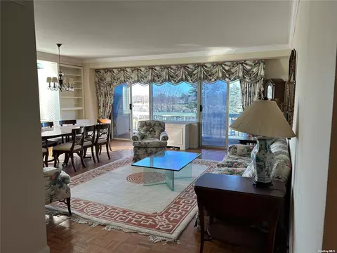111 Cherry Valley Ave #520, Garden City, NY 11530