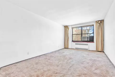26-10 Union St #3F, Flushing, NY 11354