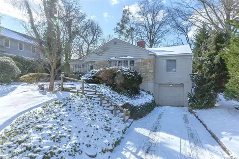 62 Westminster Rd, Great Neck, NY 11020