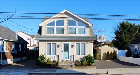 86 Cedarhurst Ave, Point Lookout, NY 11569