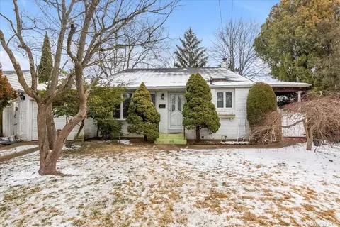 237 Philadelphia Ave, Massapequa Park, NY 11762