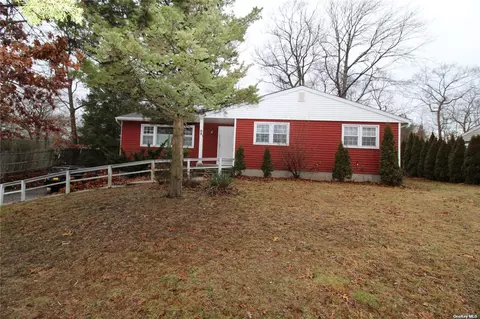 89 Echo Ave, Miller Place, NY 11764