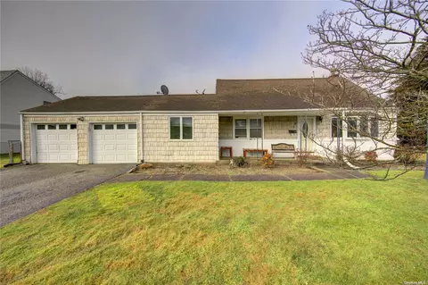 112 Deer Lake Dr, North Babylon, NY 11703