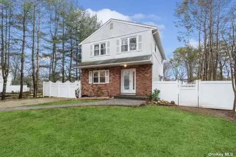 24 Brooks Ave # A, Nesconset, NY 11767