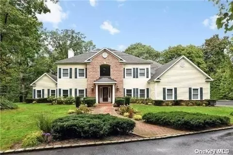 54 Glenwood Rd, Roslyn Harbor, NY 11576