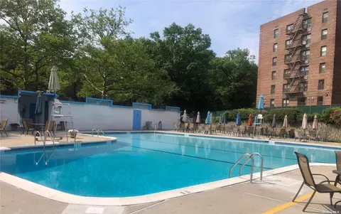 80-35 Springfield Blvd #6D, Oakland Gardens, NY 11364