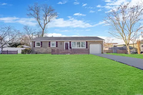 57 Tillotson Ave, Saint James, NY 11780