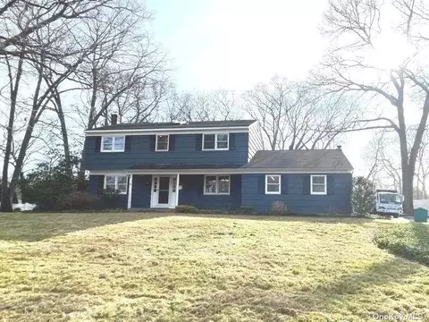 3 Sleepy Hollow Ln, Miller Place, NY 11764