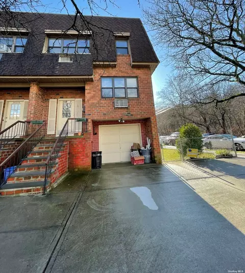 240-02 69th Ave #51, Douglaston, NY 11362