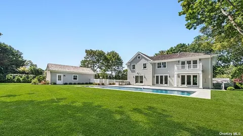94 Pelletreau St, Southampton, NY 11968