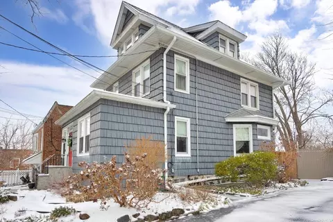 617 College Pl, College Point, NY 11356