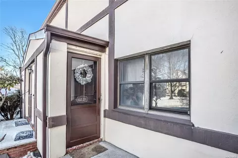 107 15th St #D1, Garden City, NY 11530
