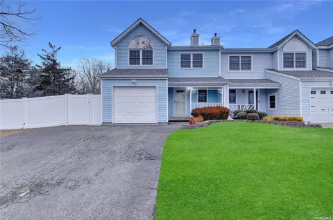64 Elm St #64, Central Islip, NY 11722