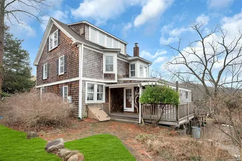 148 Shore Rd, Mount Sinai, NY 11766