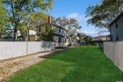 110-42 213th St, Queens Village, NY 11429