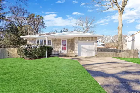 42 Ronkonkoma Blvd, Centereach, NY 11720