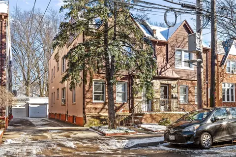 68-11 Alderton St, Rego Park, NY 11374