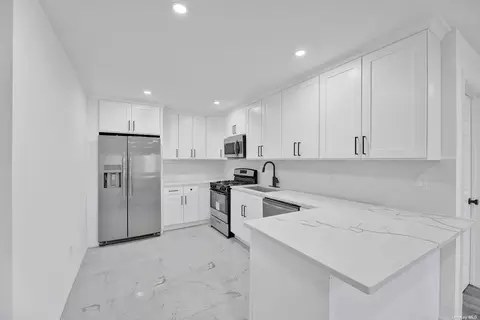 22-55 Battery Rd, Far Rockaway, NY 11691