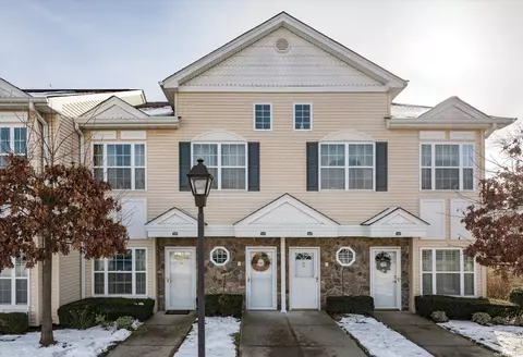 451 Winter Pl #451, East Meadow, NY 11554
