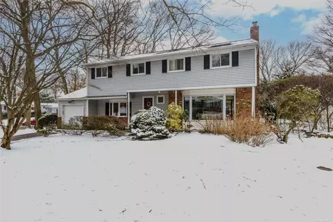 10 Bartel Pl, Huntington Station, NY 11746