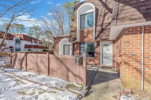347 Birchwood Rd #347, Medford, NY 11763