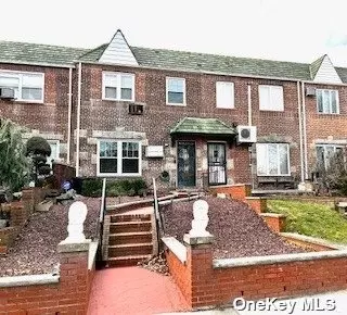 61-08 77th St, Middle Village, NY 11379
