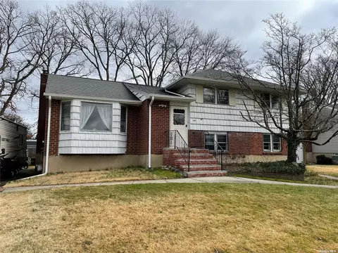 143 W 4th St, Deer Park, NY 11729