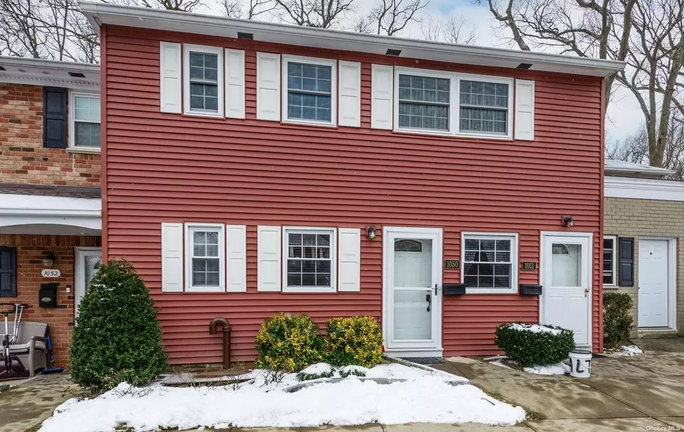 1050 Village Dr 1050, Hauppauge, NY 11788 23 Photos Movoto