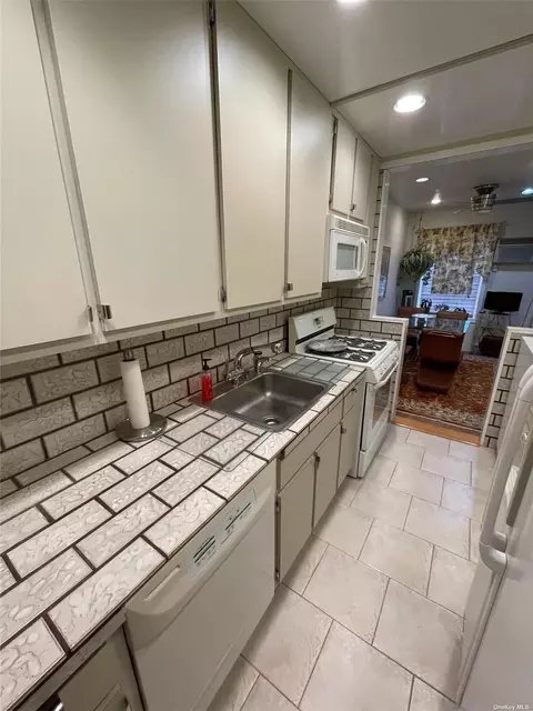 84-29 153rd Ave #6H, Howard Beach, NY 11414