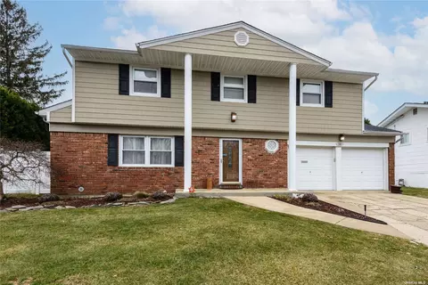 151 Parkway Dr, Plainview, NY 11803