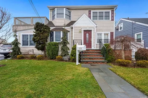 1138 Carukin St, Franklin Square, NY 11010