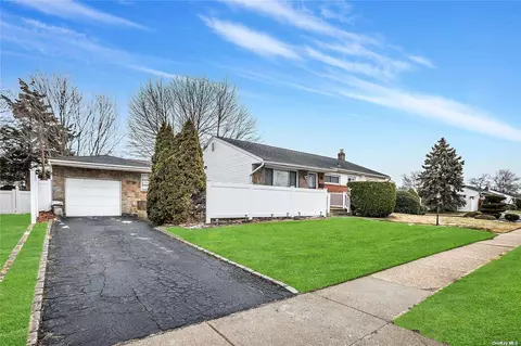 132 Ronni Dr, East Meadow, NY 11554