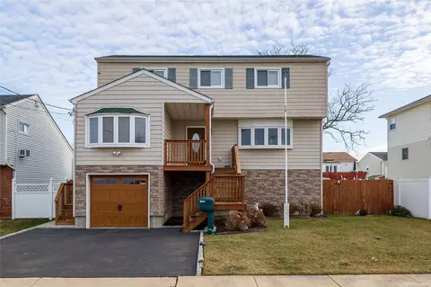 285 Branch Ave, Freeport, NY 11520