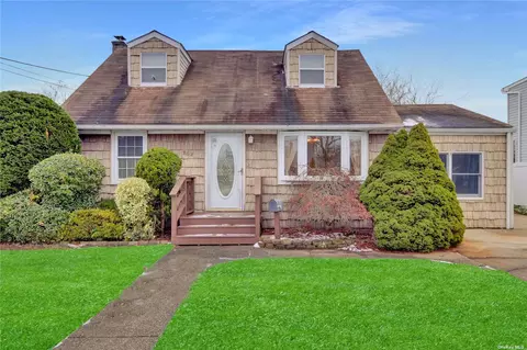152 Throop St, West Babylon, NY 11704