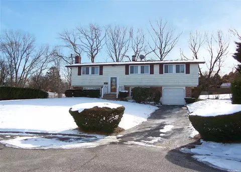 10 Arrowhead Ct, South Setauket, NY 11720