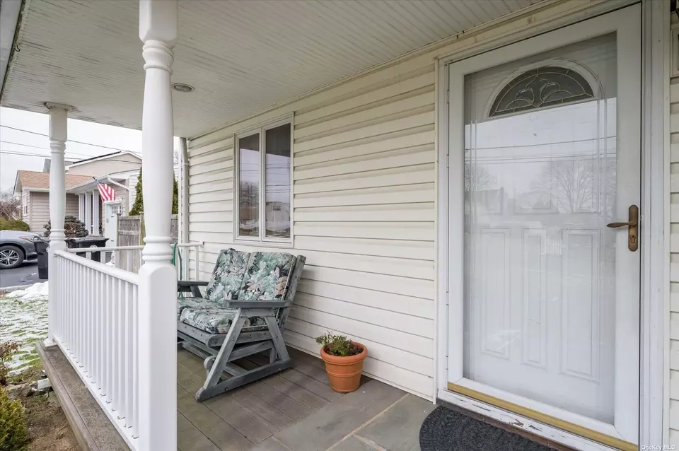 27 Cotter St, West Islip, NY 11795 22 Photos Movoto