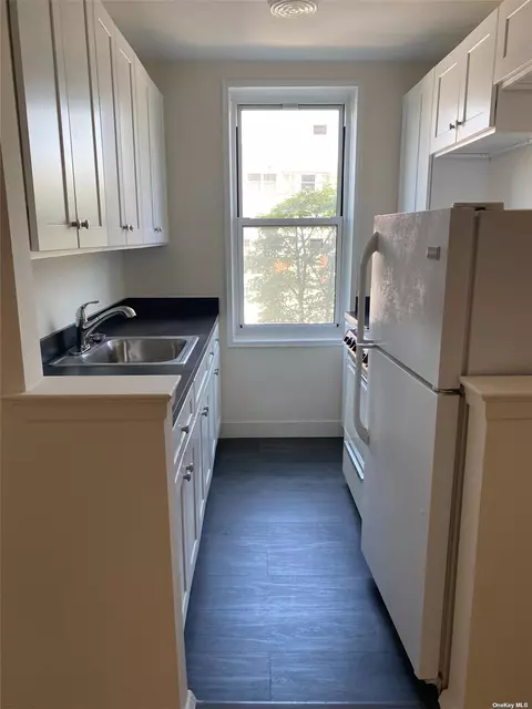 210-50 41 Ave #2E, Bayside, NY 11361