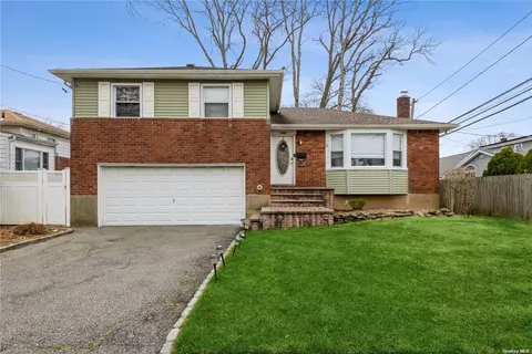 1492 Sidney Ct, Seaford, NY 11783