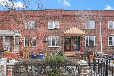 20-64 28th St, Astoria, NY 11105