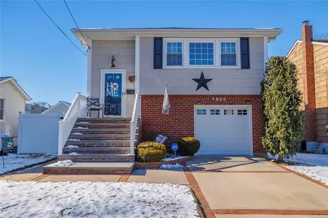 1800 Cornelius Ave, Wantagh, NY 11793