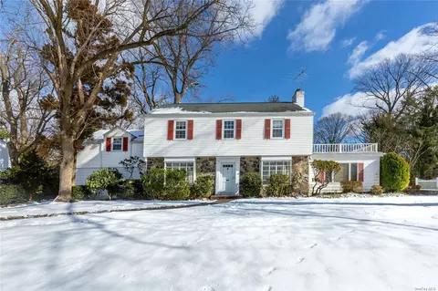 11 Fox Hunt Ln, Great Neck, NY 11020