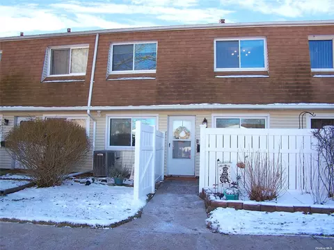 66 Storm Dr #66, Holtsville, NY 11742
