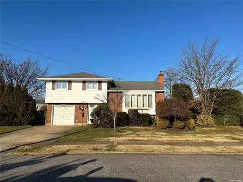 267 Aster St, Massapequa Park, NY 11762
