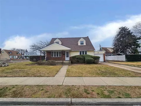717 Lenore Ln, Elmont, NY 11003