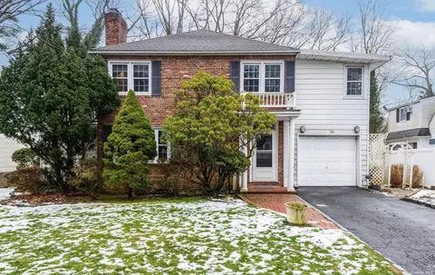 36 South Ct, Roslyn Heights, NY 11577