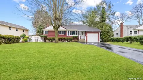 12 Harcourt Ave, Smithtown, NY 11787