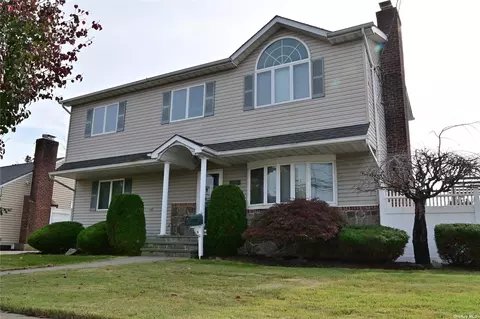 43 Thomas Ave, Bethpage, NY 11714