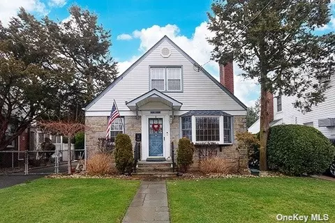 41 Alexine Ave, East Rockaway, NY 11518