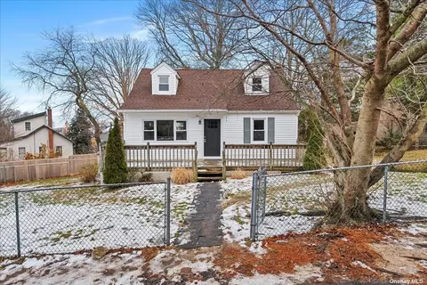 19 Uranus Rd, Rocky Point, NY 11778