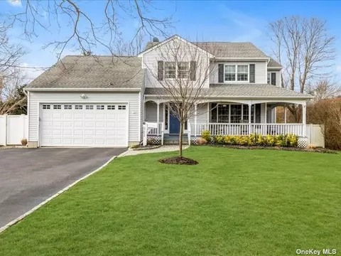 102 Edwards Ave, Sayville, NY 11782